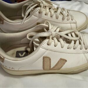 Veja campo sneakers. Size 37.
